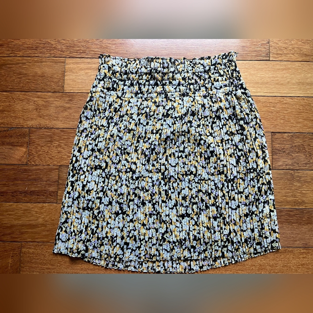 NWT Karl Lagerfeld Pleated Print Mini Skirt Size Medium - Picture 10 of 10